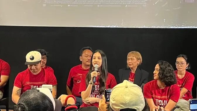 Anya Geraldine Akui Harus “Pendekatan” dengan Ular Kagetan Bernama Albert di Film Dewi Siluman Ular