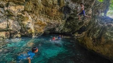 Gua Air Kontamale Wakatobi, Surga Tersembunyi dengan Telaga Biru yang Memesona